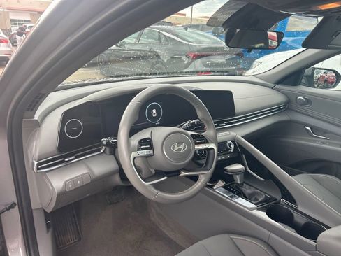 Used 2025 Hyundai Elantra SEL FWD image 6
