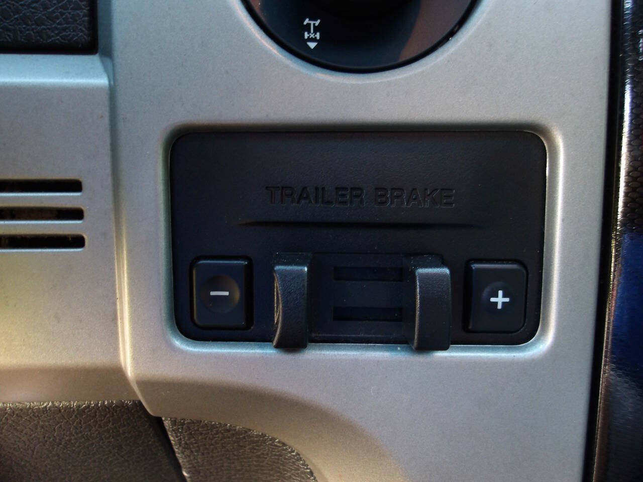 Used 2011 Ford F150 FX4 w/ FX Luxury Pkg AWD/4WD image 17
