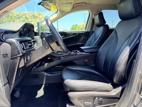 Used 2023 Lincoln Nautilus AWD w/ Premium Package image 23