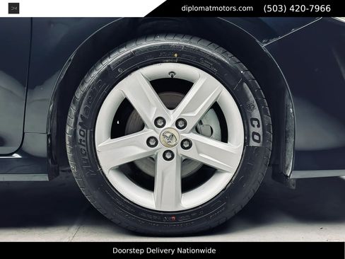 Used 2013 Toyota Camry SE FWD image 40