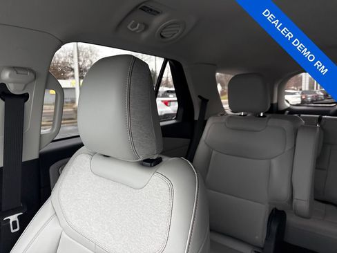 Used 2025 Ford Explorer Active w/ Active Comfort Package image 41