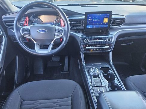Used 2020 Ford Explorer XLT w/ Comfort Package image 12