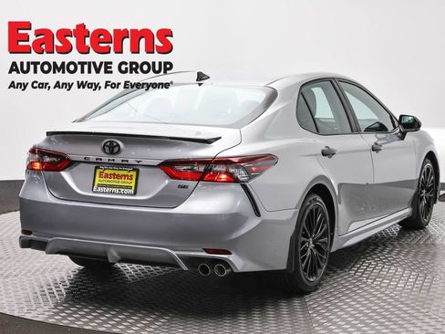 Used 2022 Toyota Camry SE FWD image 5