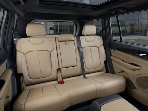 New 2025 Jeep Grand Cherokee Limited w/ Luxury Tech Group II image 16