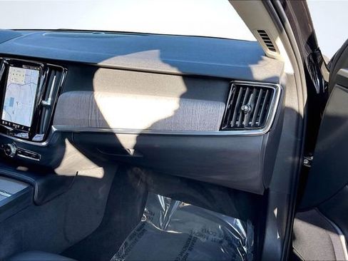 Certified 2024 Volvo V90 B6 Cross Country Plus w/ Climate Package image 18