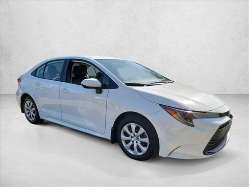 Used 2025 Toyota Corolla LE FWD image 3