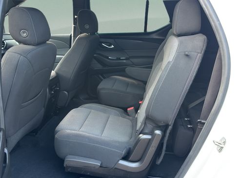 Used 2022 Chevrolet Traverse LT FWD image 12