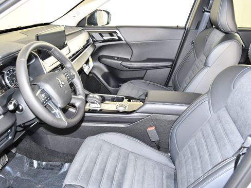 New 2026 Mitsubishi Outlander AWD image 14
