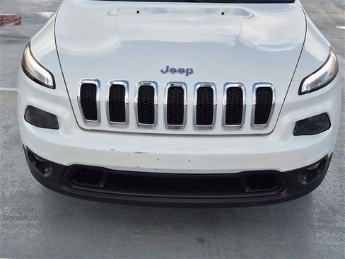 Used 2015 Jeep Cherokee Latitude w/ Cold Weather Group image 9