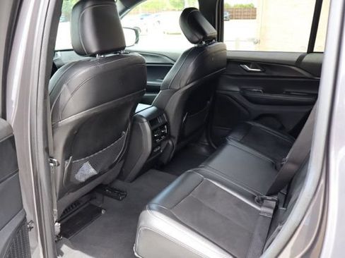 Used 2024 Jeep Grand Cherokee Altitude RWD image 10