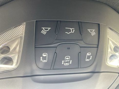 Used 2018 Chrysler Pacifica Touring-L Plus FWD image 18
