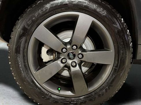 Used 2023 Land Rover Defender 110 SE image 19