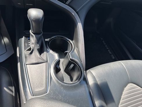 Used 2020 Toyota Camry SE image 31