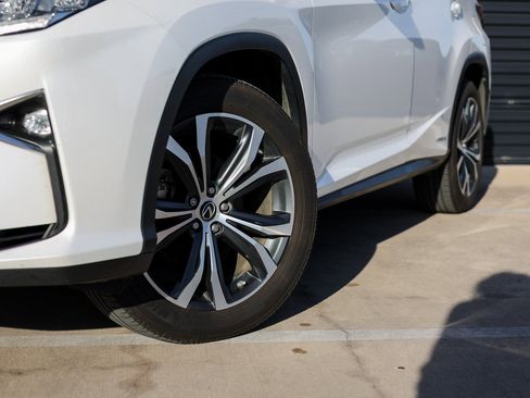 Used 2018 Lexus RX 450h AWD image 12