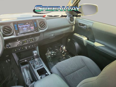 Used 2018 Toyota Tacoma TRD Sport w/ Technology Package image 20