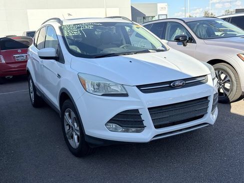 Used 2015 Ford Escape SE w/ Equipment Group 201A FWD image 3