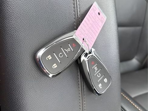 Used 2024 Chevrolet Equinox Premier AWD/4WD image 20