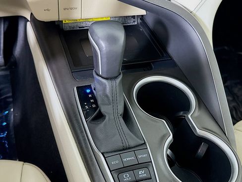 Certified 2021 Toyota Camry XLE w/ Navigation Upgrade Package FWD image 11