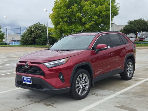 Used 2025 Toyota RAV4 XLE Premium FWD image 9