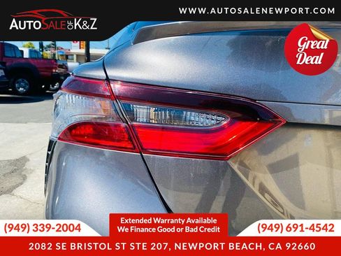 Used 2018 Toyota Camry SE FWD image 18