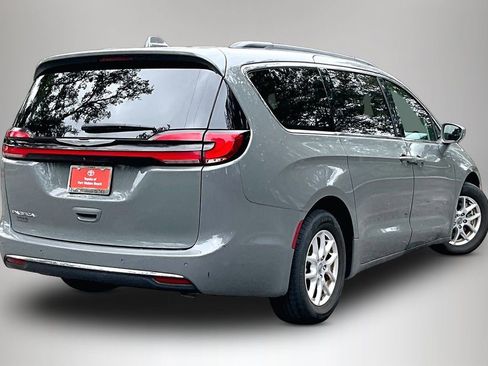 Used 2022 Chrysler Pacifica Touring-L image 5