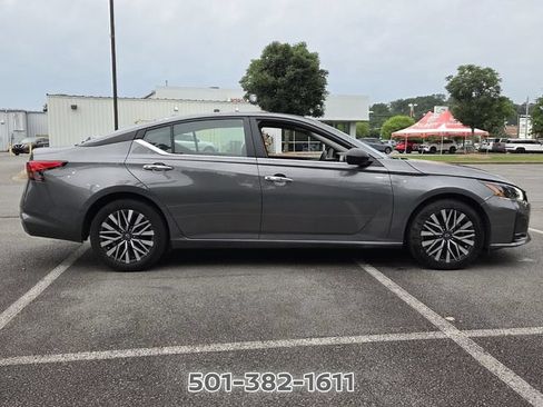 Used 2025 Nissan Altima 2.5 SV FWD image 6