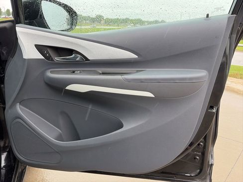 Used 2020 Chevrolet Bolt LT FWD image 23