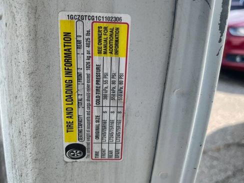 Used 2012 Chevrolet Express 3500 image 23