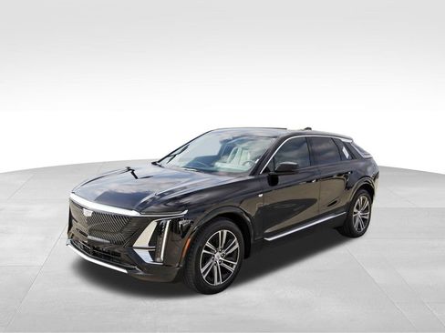 New 2026 Cadillac Lyriq Luxury image 2