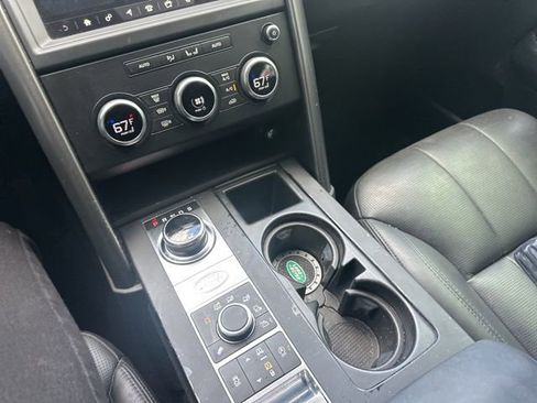 Used 2020 Land Rover Discovery Landmark image 14