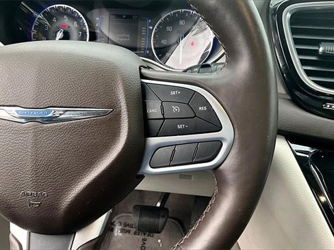 Used 2019 Chrysler Pacifica Touring Plus w/ Tire & Wheel Group image 11
