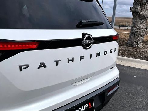 New 2026 Nissan Pathfinder SL image 15