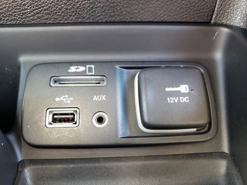 Used 2018 Jeep Cherokee Trailhawk image 25