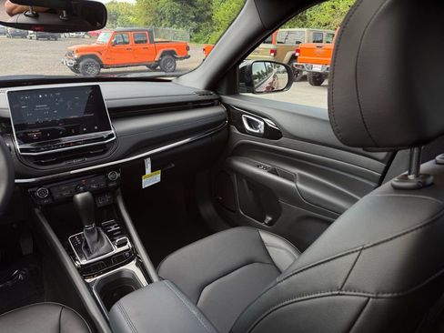 New 2025 Jeep Compass Limited w/ Sun & Sound Group image 21