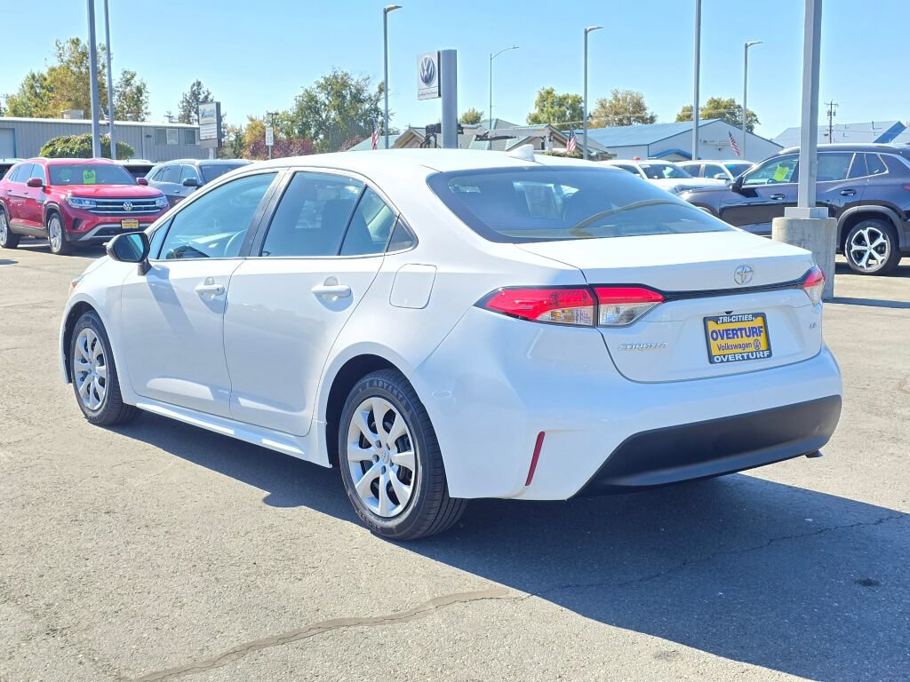 Used 2025 Toyota Corolla LE FWD image 4