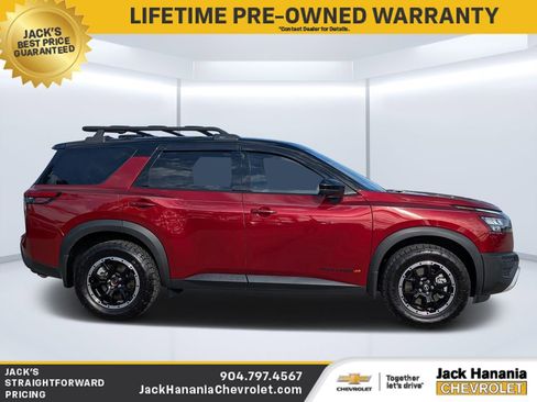 Used 2023 Nissan Pathfinder SV image 2