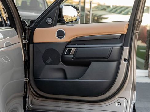 New 2025 Land Rover Discovery Metropolitan Edition AWD/4WD image 25