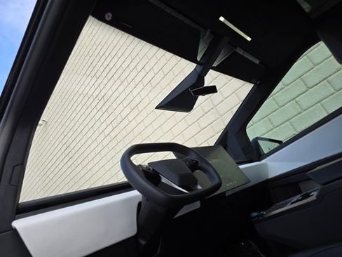 Used 2025 Tesla Cybertruck AWD Crew Cab image 23