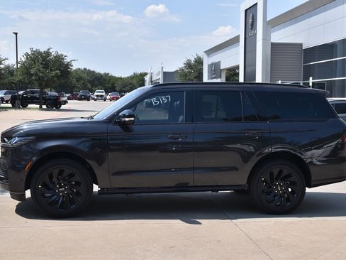 New 2025 Lincoln Navigator Reserve w/ Jet Appearance Package image 11