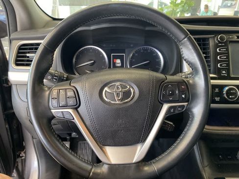 Used 2017 Toyota Highlander Limited AWD/4WD image 17