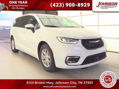 Used 2023 Chrysler Pacifica Touring-L