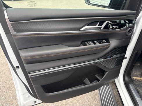 New 2026 Jeep Grand Wagoneer L Summit AWD/4WD image 19