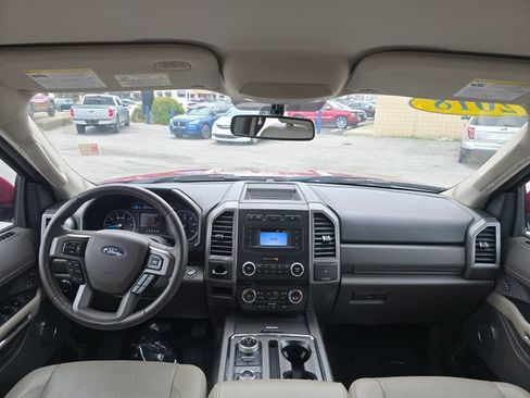 Used 2018 Ford Expedition XLT w/ Equipment Group 201A AWD/4WD image 16