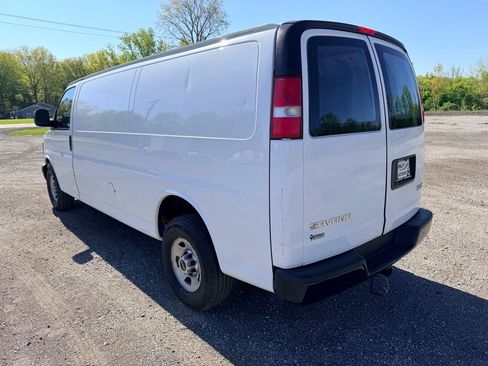 Used 2017 GMC Savana 3500 Extended RWD image 6