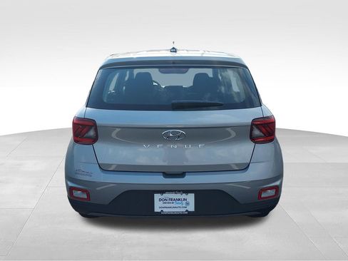 New 2026 Hyundai Venue SE FWD image 4