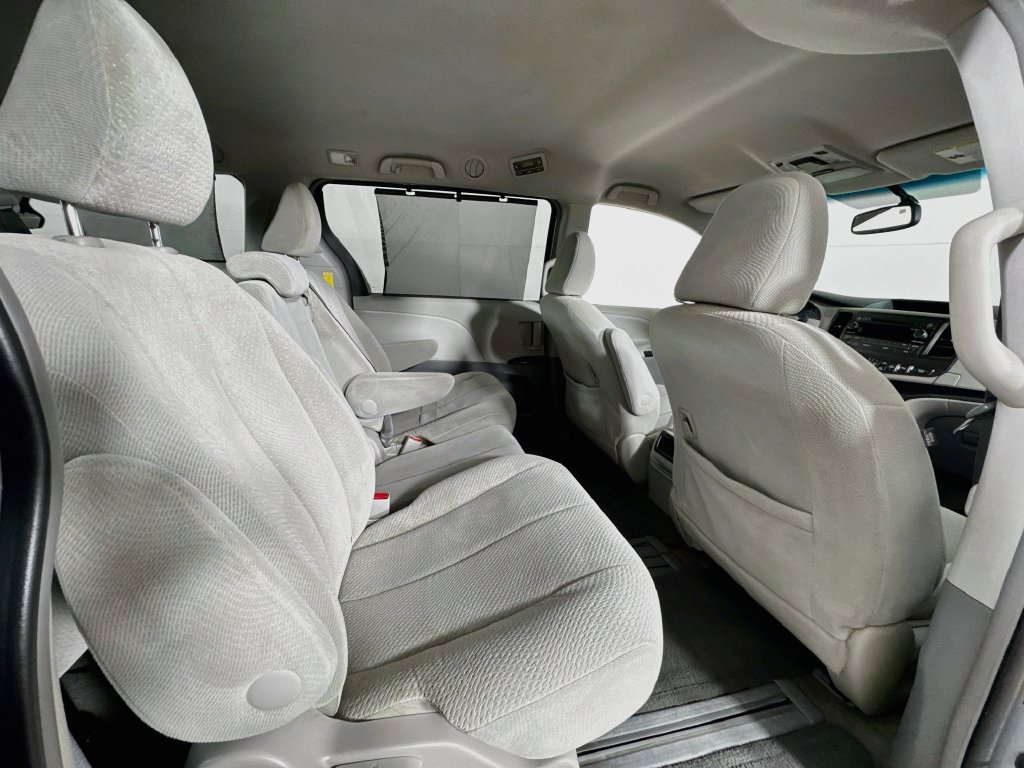 Used 2014 Toyota Sienna LE FWD image 25