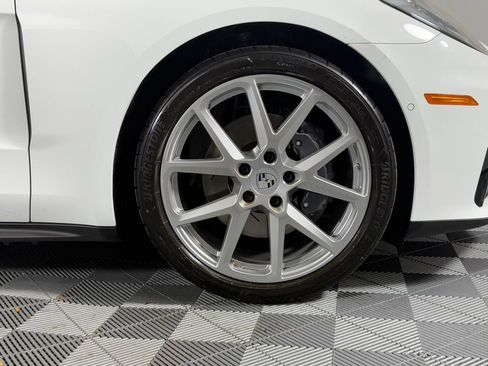 Certified 2025 Porsche Panamera image 13
