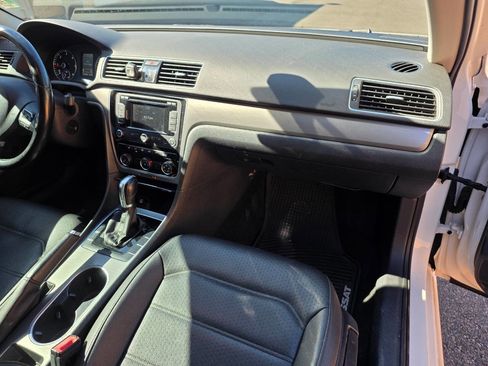 Used 2015 Volkswagen Passat TDI SE FWD image 23