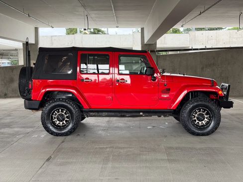 Used 2014 Jeep Wrangler Unlimited Sahara w/ Katzin Premium Leather Group AWD/4WD image 4