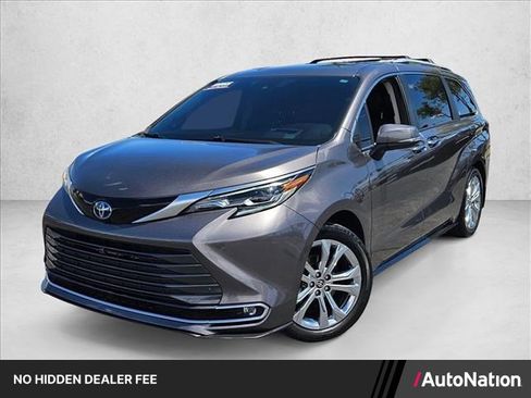 Used 2024 Toyota Sienna Platinum FWD image 1